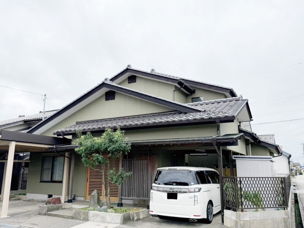 シックな外壁が和風住宅の趣と魅力をさらに引き立てます！！